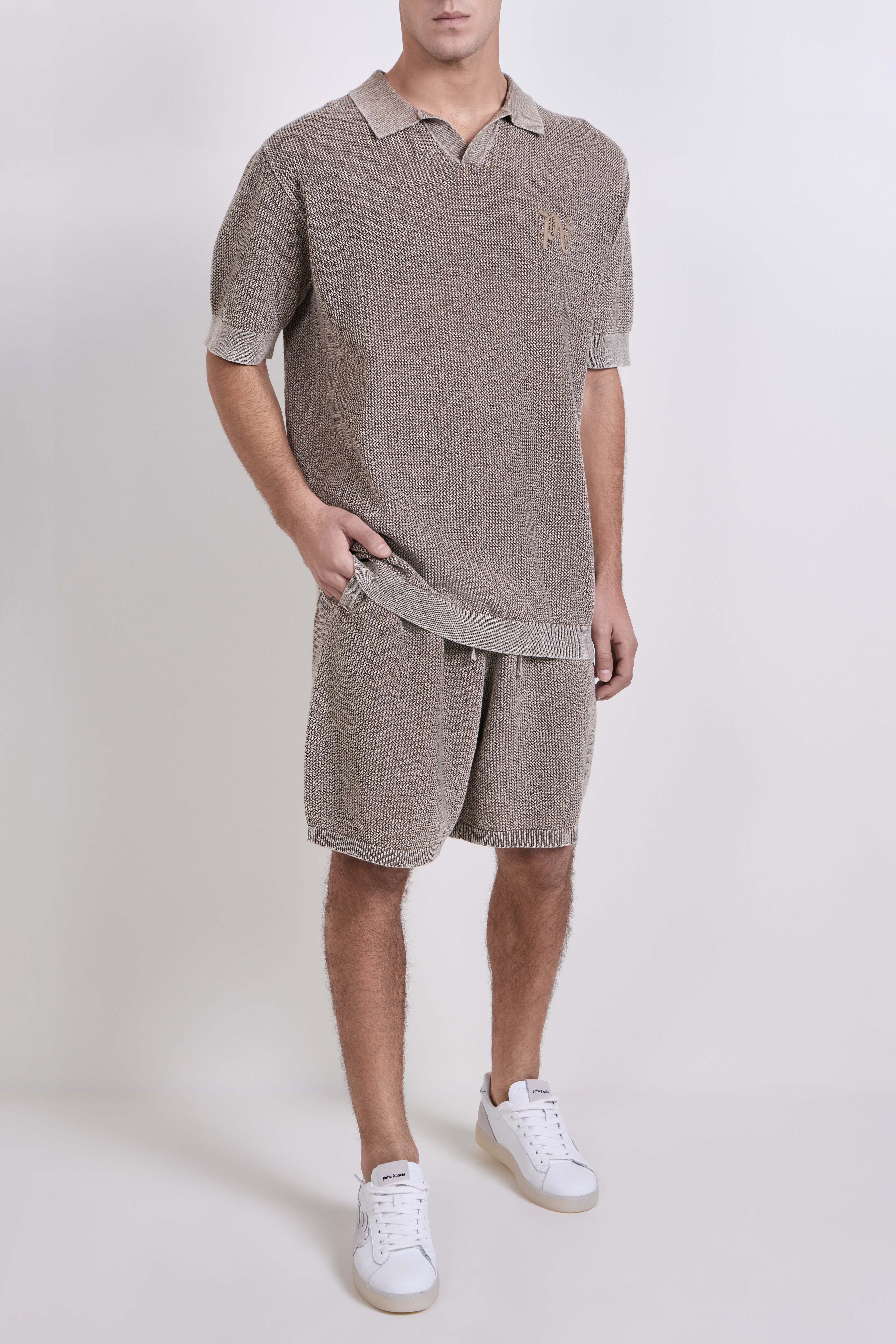 תמונת כל הלוק של מכנסי ג'וגר סריג